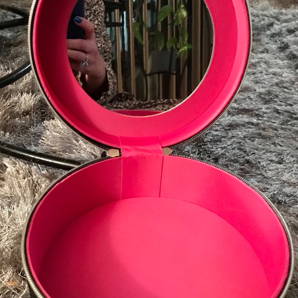 NWOT land comb three tier make up bag - Picture 3 of 3